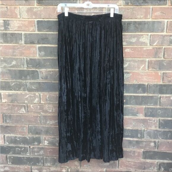 SOLD **Long velvet floaty black skirt by Access size L witchy witchcore - Picture 1 of 3